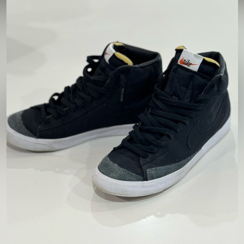 Nike Men’s Blazer Mid 77 Size 12 Black
